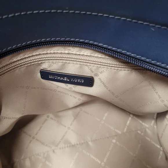 Michael Kors Jet Set Travel Large Navy White Purse NWOT - Picture 7 of 10